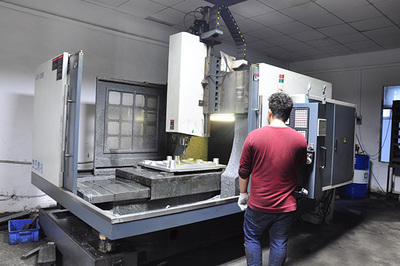 重力铸造模具在塑料制品制造中的创新应用